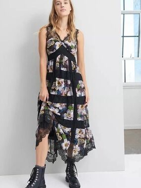 ANTHOPOLOGY  Kasondra Black Lace Silky Floral Print Size 6